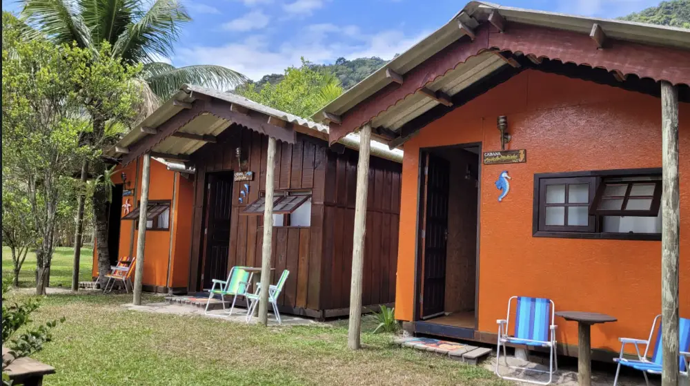 Piratas Cabanas Camping / Paraty