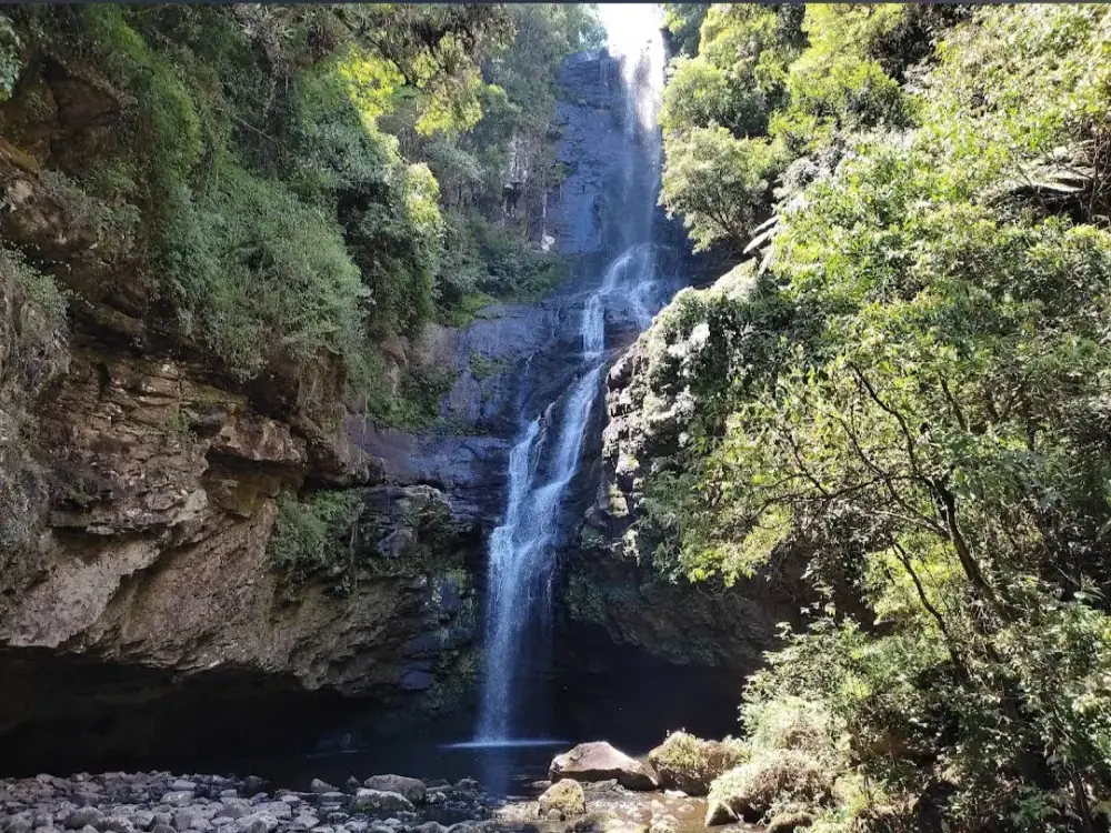 Cachoeira Escondida